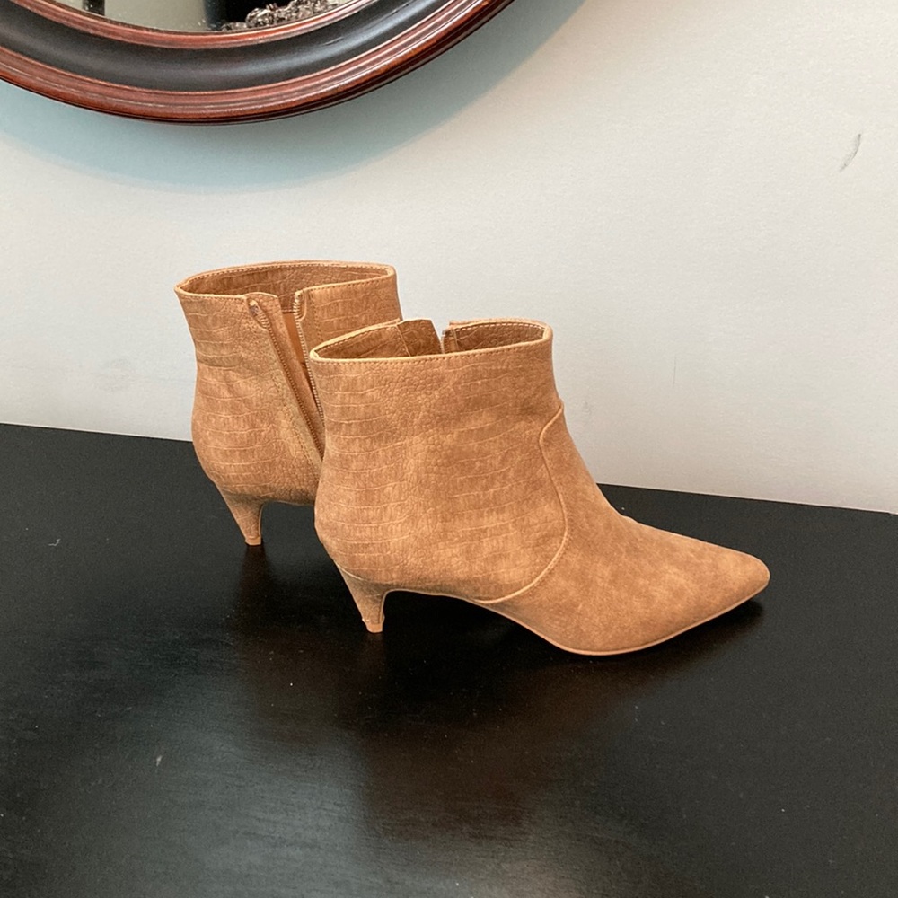 Kitten heel bootie